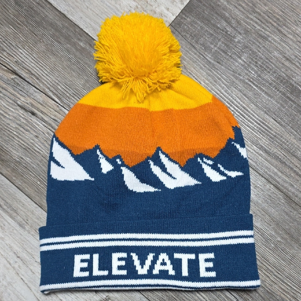 Locale | Elevate Double Sided Mountain Pom-pom Beanie Winter Hat Sz OSFM